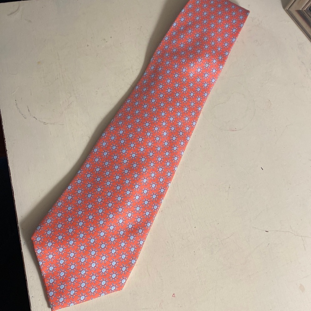 Vineyard Vines Tie with sun motif